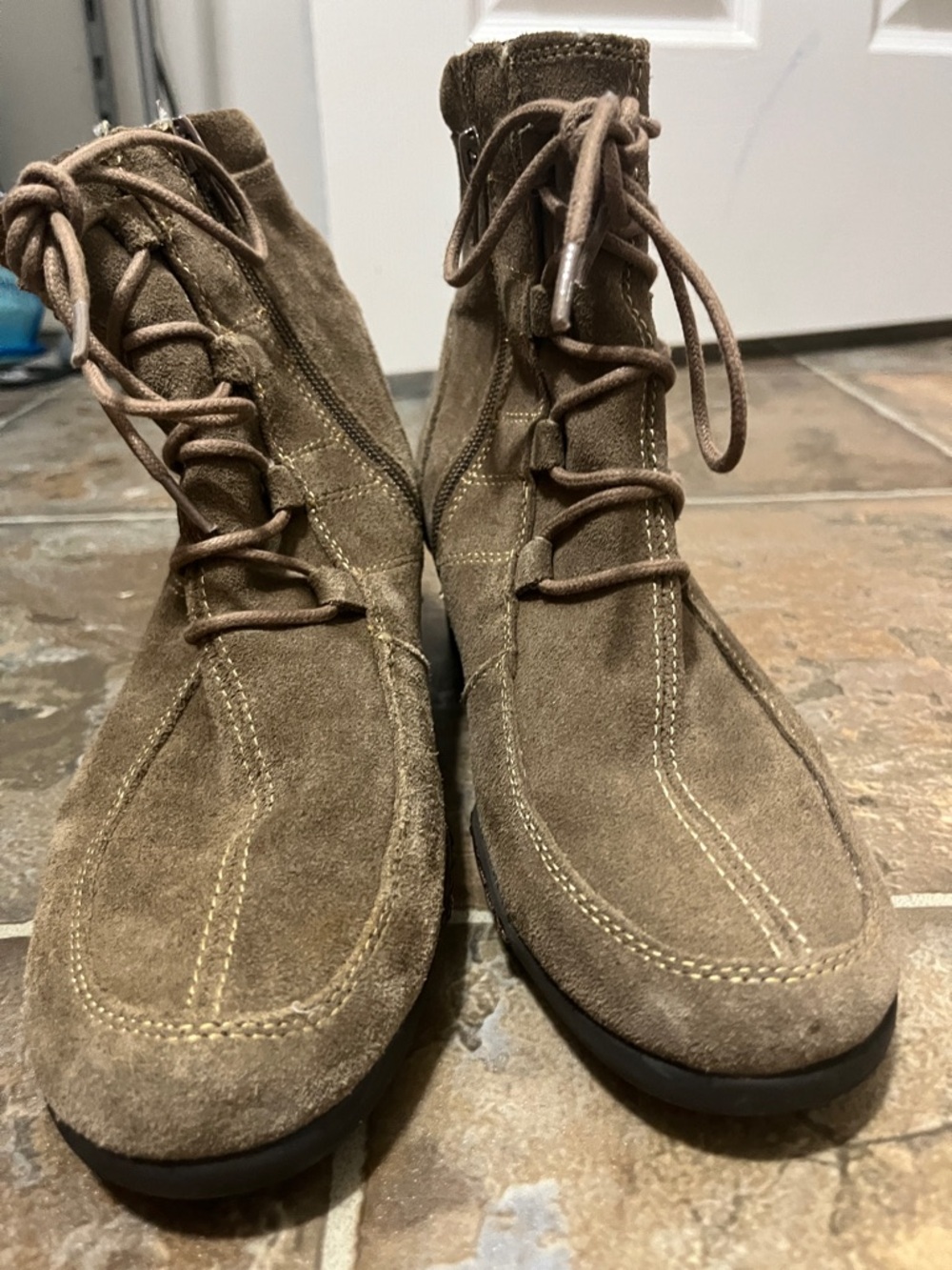 AEROSOLES Women's Suede Chukka Boots in Brown